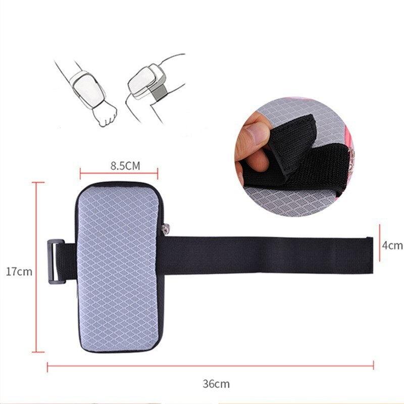 a picture of a mouse and a cell phone