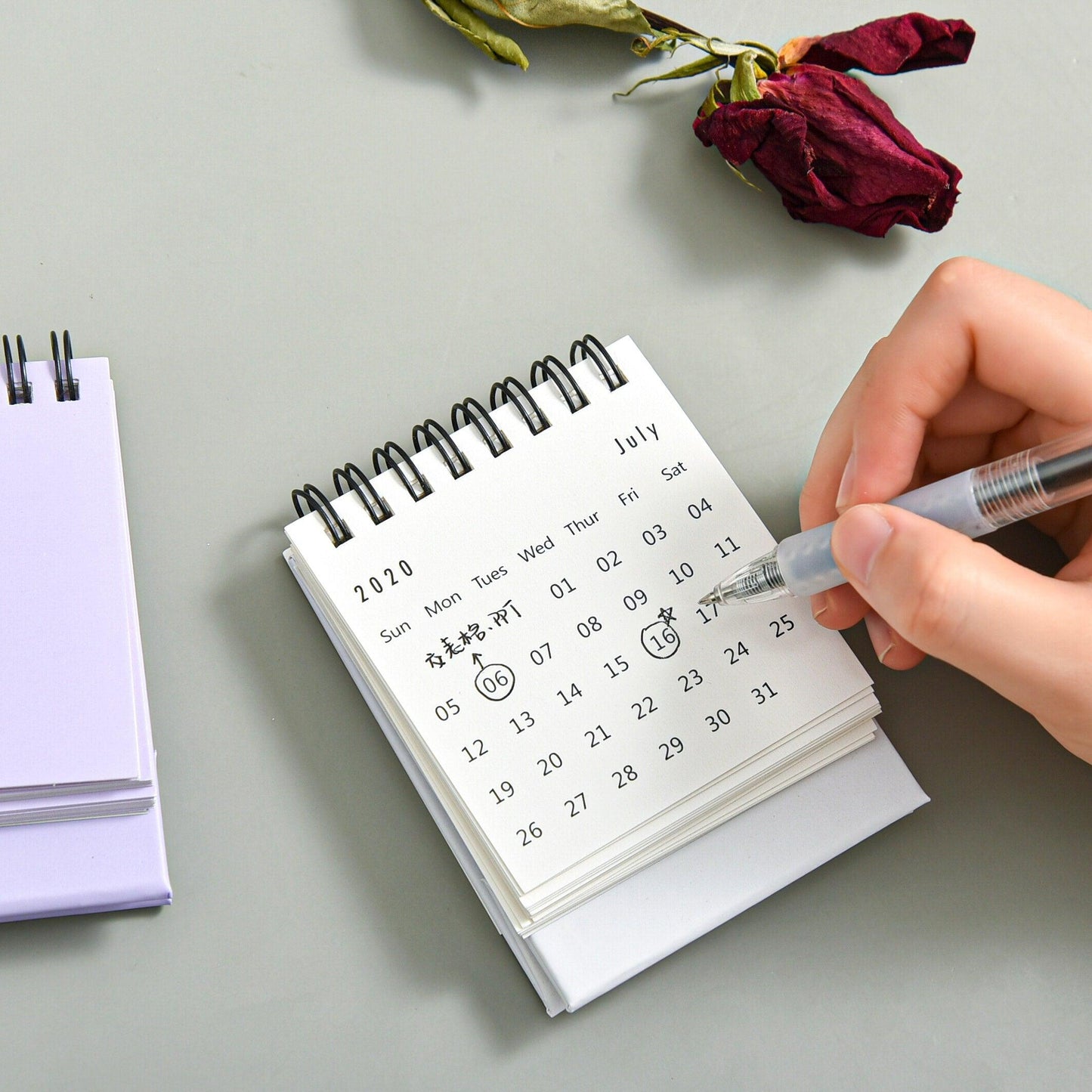Mini Desktop Desk Calendar - LIGHTBULB GIFTS
