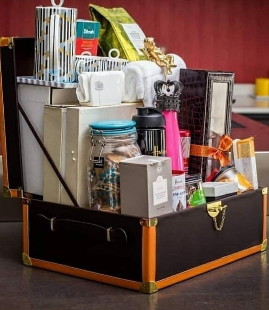 Bluxury Hamper - LIGHTBULB GIFTS