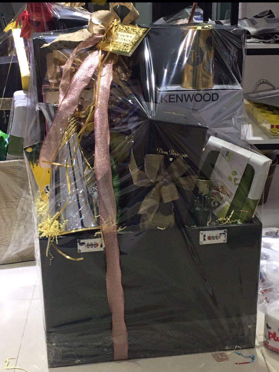 Grandeur Bespoke Hamper - LIGHTBULB GIFTS