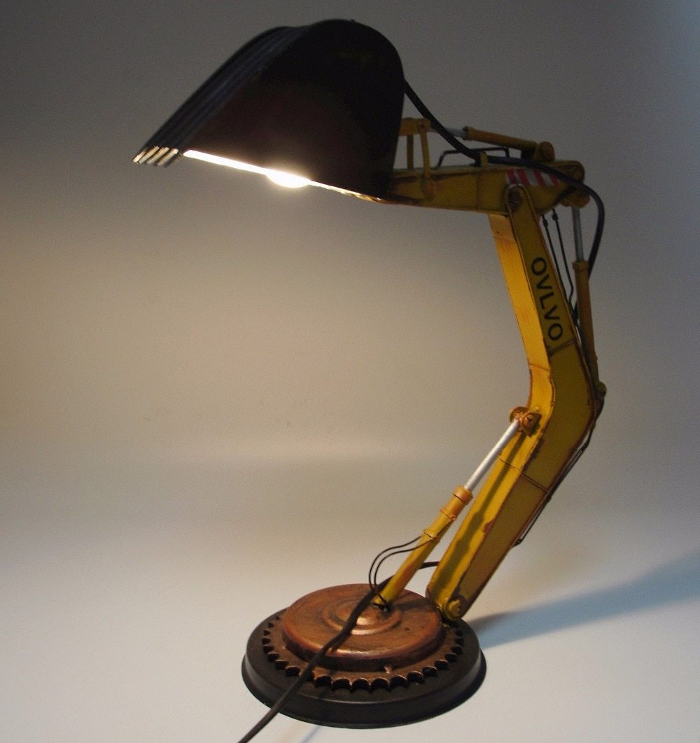 Excavator shaped lamp - lightbulbbusinessconsulting